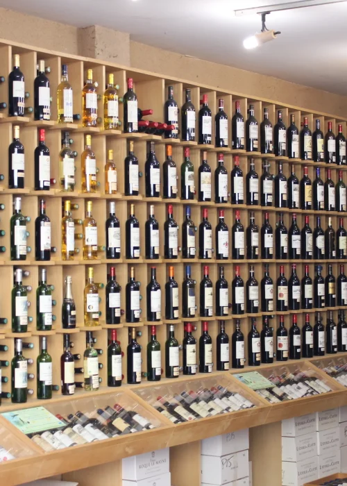 saint-emilion-wine-shop-wine-shelf